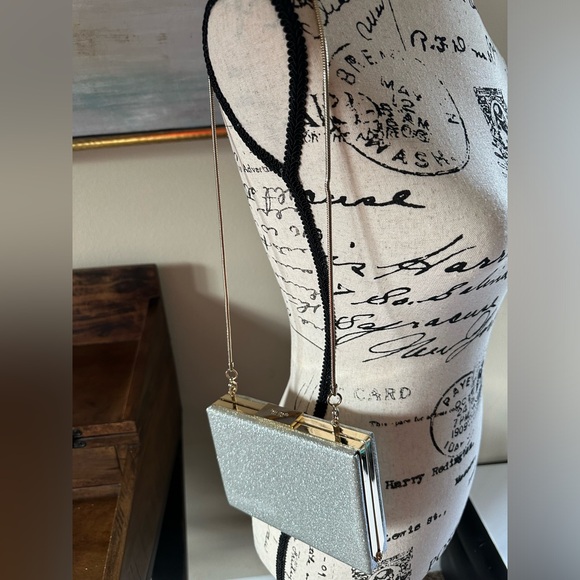 Kate Spade $225 MSRP NWT Silver Glitter Crystal Court Clutch Handbag - Picture 4 of 6